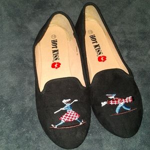 Women's navy ballet flats